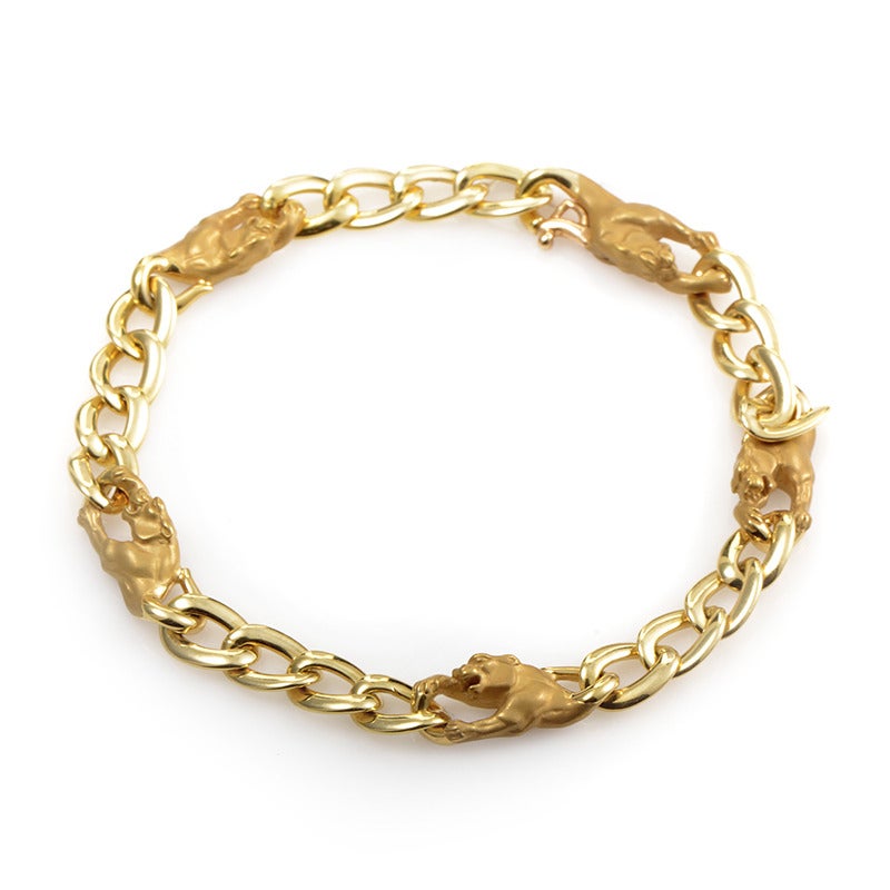 Exceptionally designed and beautifully crafted Carrera y Carrera bracelet made of exemplary 18K yellow gold, boasting marvelous panther-shaped accents attached onto a stylish chain.