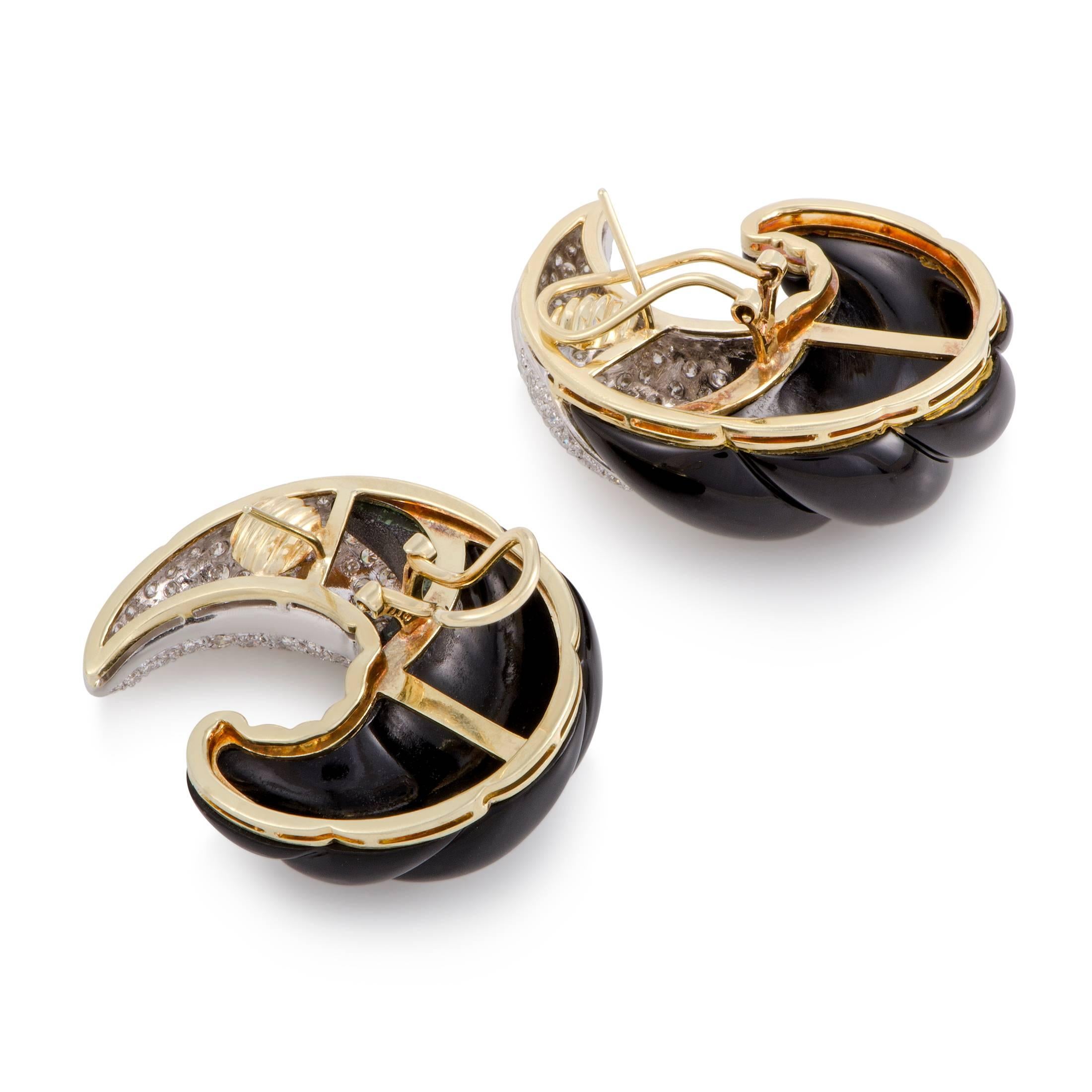 Gold Diamond Pave and Onyx Crescent Earrings In Excellent Condition In Southampton, PA