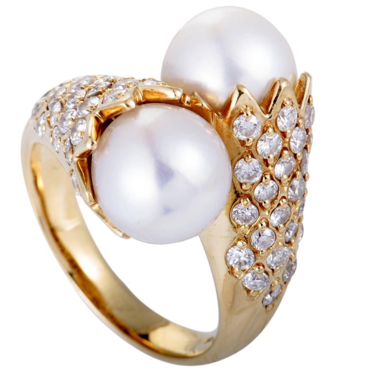 Diamond and White Pearl Gold Ring For Sale at 1stDibs