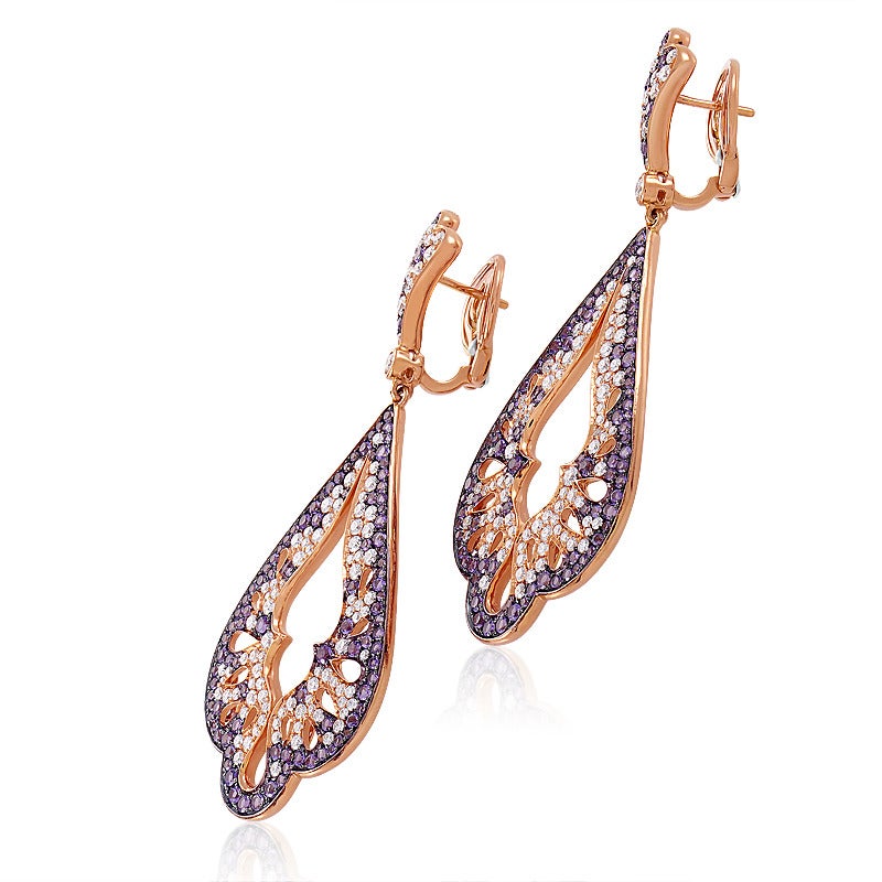 Combining majestic purple color of amethyst with the glamour of diamonds and warm tone of rose gold, these earrings look like their designers drew inspiration from the mystic and exotic world of Orient. The set is made of 18K rose and white gold,