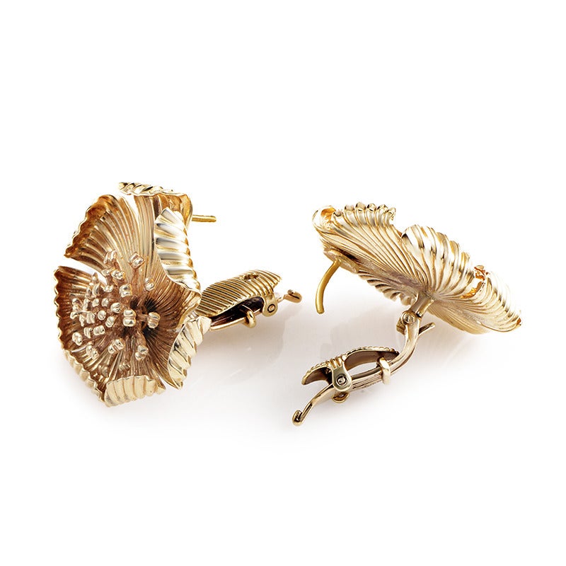 This delicate pair of earrings from Cartier have an exceptional design that is sure to please! The earrings are made of 14K yellow gold and have been skillfully shaped into flowers.