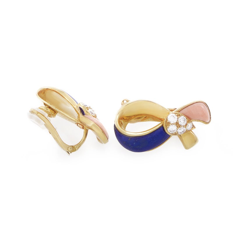 The contrasting combination of lapis and coral stones with 0.75ct of sparkling diamonds in the middle gives these delightfully shaped 18K yellow gold earrings fresh, gentle look.