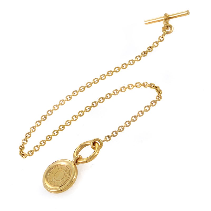Featuring a classically designed chain with a toggle clasp, this subtle 18K yellow gold bracelet from Hermes boasts a neat, round pendant offering a sophisticated look.

Included Items:Manufacturer's Box