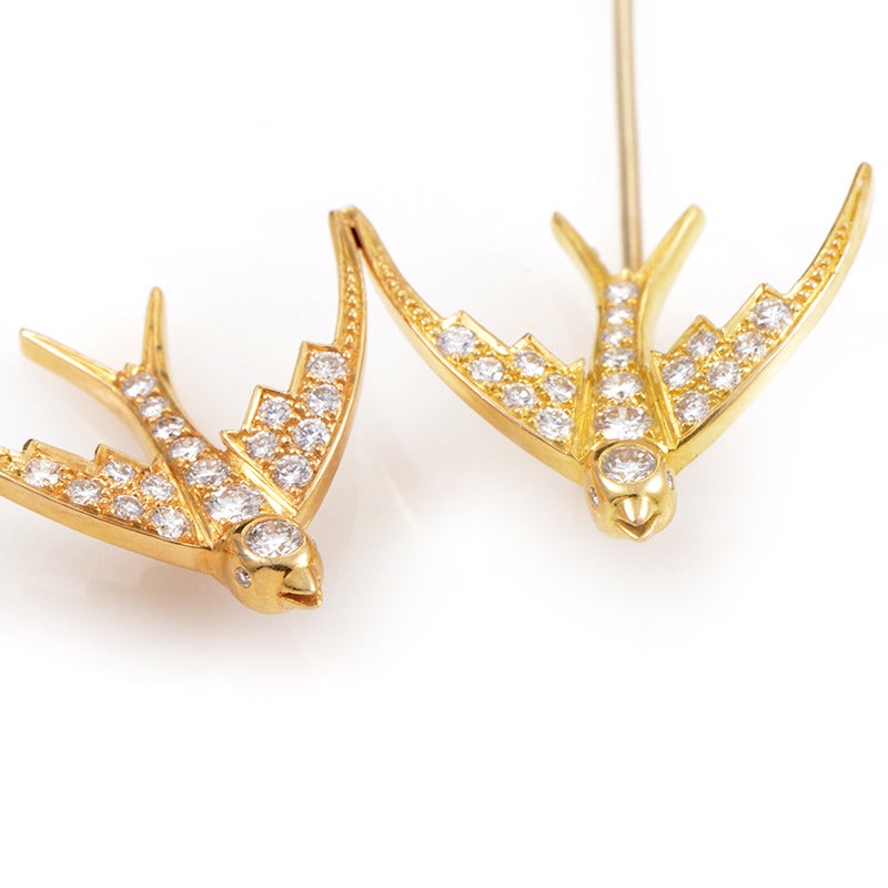 This delightfully designed jewelry piece made of attractive 18K yellow gold boasts three gorgeous swallows set with 1.80 carats of diamonds, offering harmonious, artistic look.