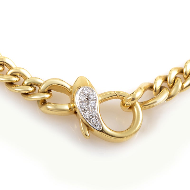 A glamorous play on a relatively simple design makes this necklace a real standout. The necklace is comprised of 18K yellow gold links and is accented with an ~.40ct diamond-set lobster clasp.

Included Items: Manufacturer's Box