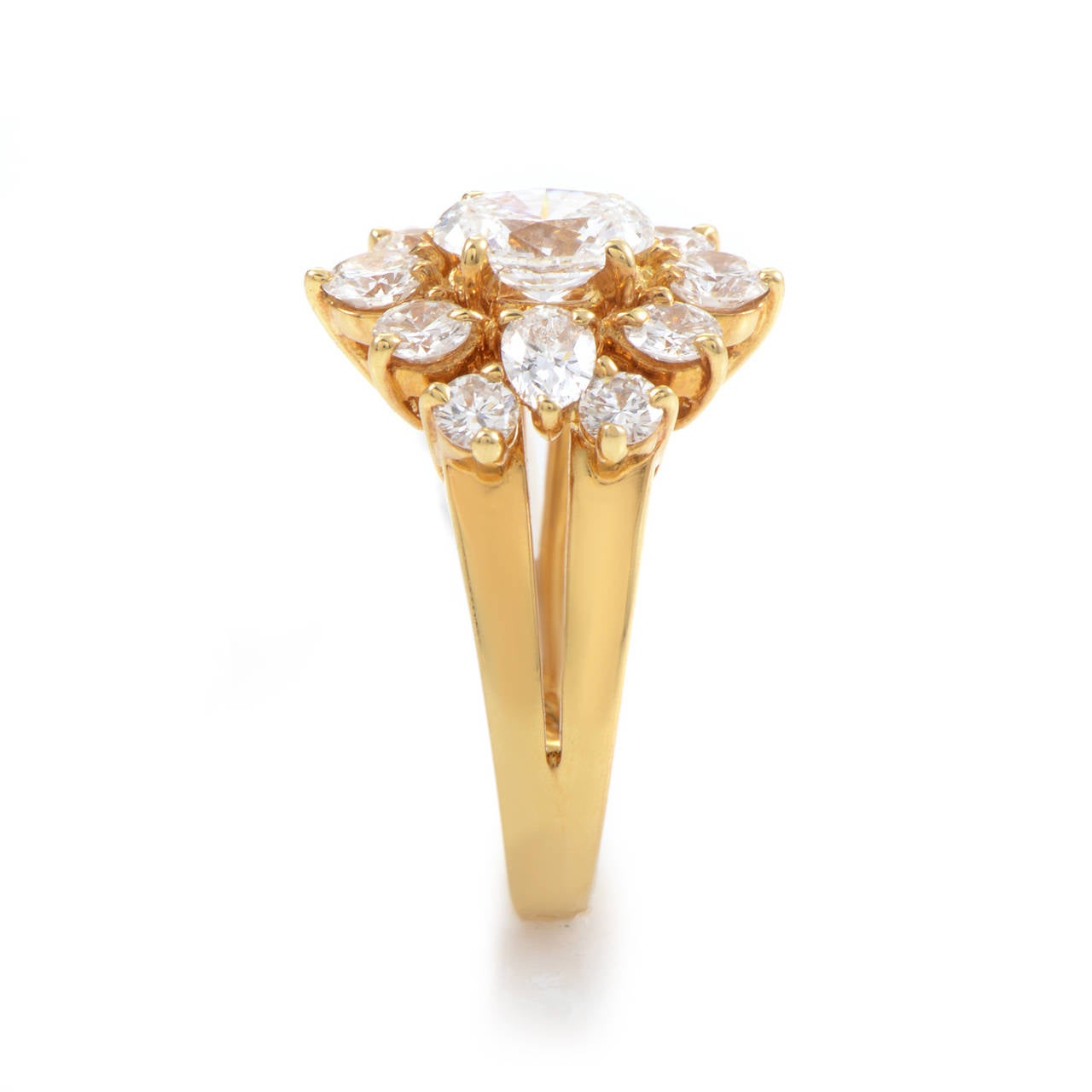 Chaumet Diamond Gold Cluster Ring In Excellent Condition In Southampton, PA