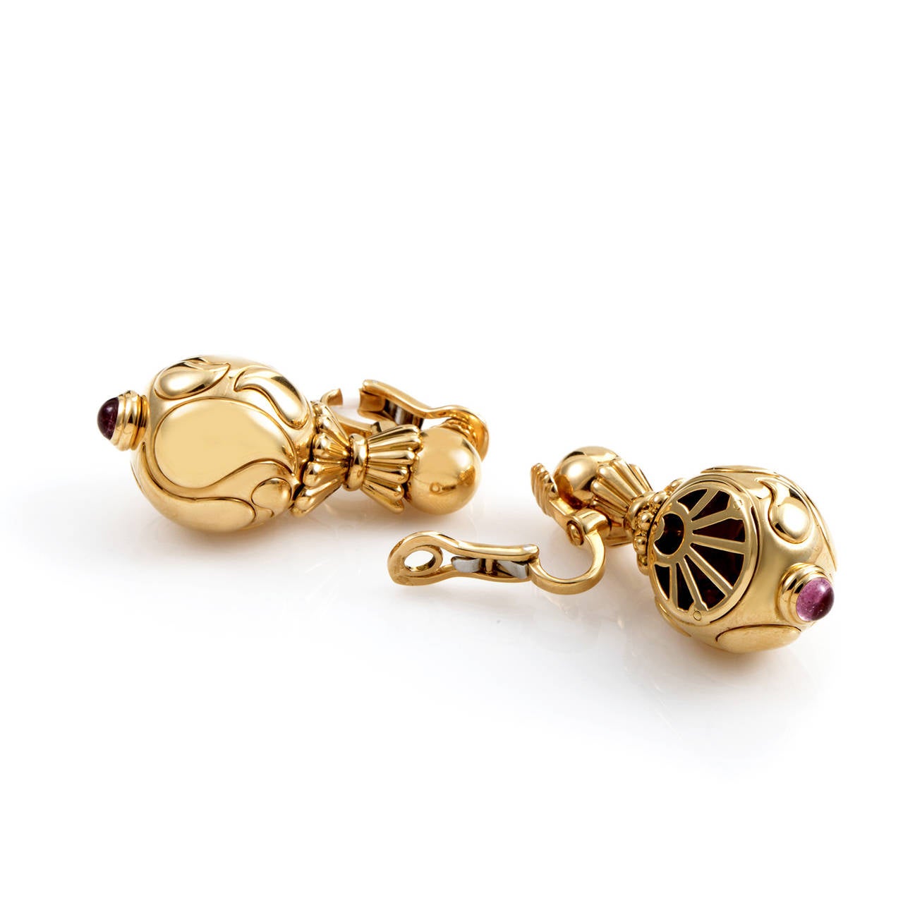 This stunning Chopard set of earrings is a perfect example of a majestic appearance that can be achieved when combining exquisite designers and craftsmen and high quality materials. The earrings are made of 18K yellow gold and boast an extravagant