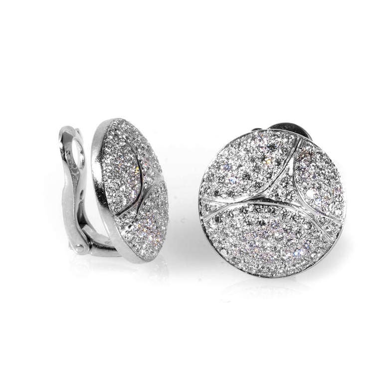 Diamonds always add an air of radiance and sophistication to anything they adorn, and this pair of earrings from Cartier are the perfect example. The earrings are made of 18K white gold and are set with an exceptional ~2.20ct diamond pave.
Retail