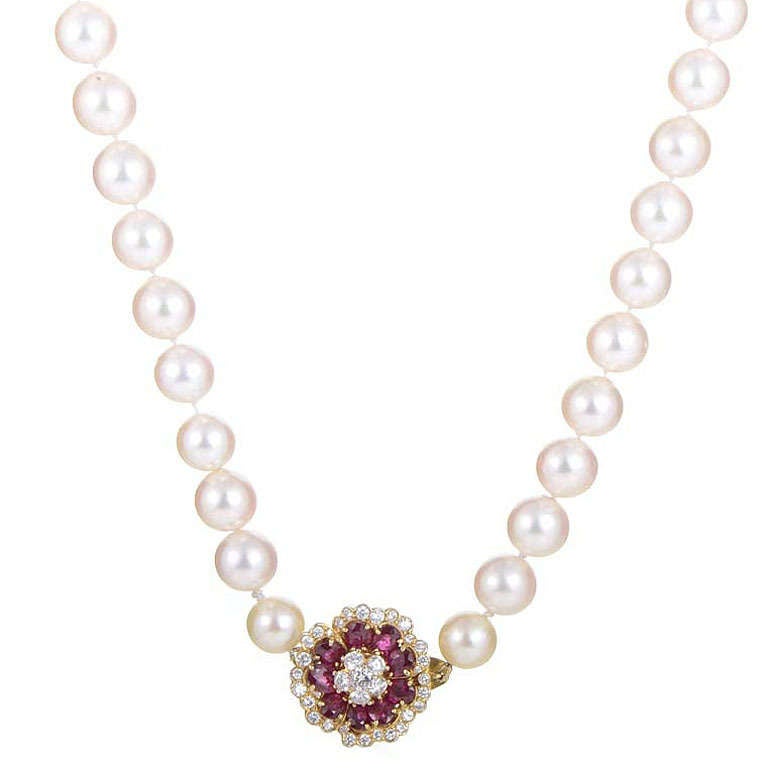 Van Cleef & Arpels Pearl Gemstone Yellow Gold Flower Necklace