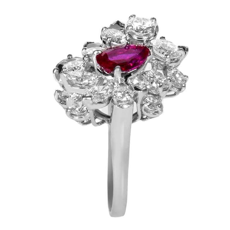 Oscar Heyman Ruby Diamond Platinum Cluster Ring In Excellent Condition In Southampton, PA
