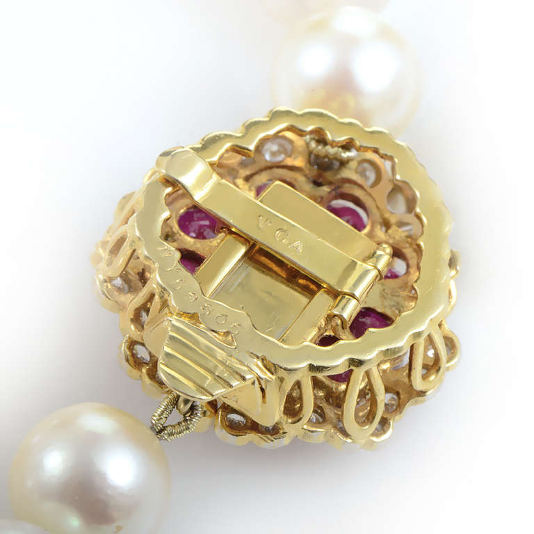 Women's Van Cleef & Arpels Pearl Gemstone Yellow Gold Flower Necklace