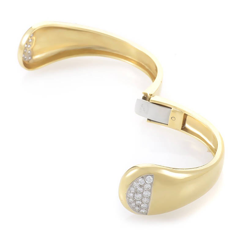 You'll fall in love with this breathtaking bracelet from Cellino the moment you set eyes upon it. The bracelet is made of 18K yellow gold and is accented with diamond-set platinum.

Diamond Carat Weight: 2.00