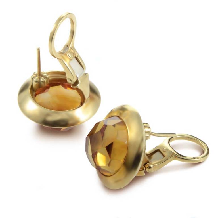 Bright and beautiful, this pair of earrings from Pomellato are an absolute delight to behold! The earrings are made of 18K yellow gold and are set with faceted citrine stones.