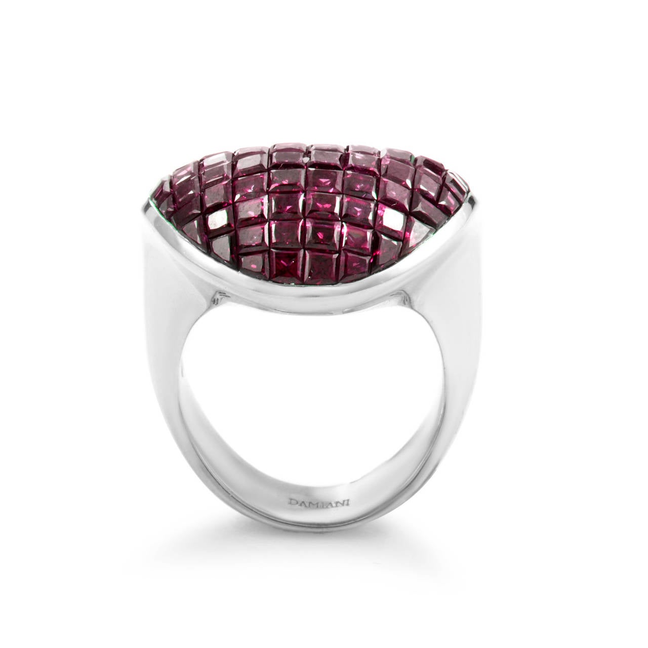 With its rather unconventional shape offering memorable offbeat look, this Damiani ring is a piece that will amaze everyone around you; that effect is enhanced by the eye-catching contrast of cool shimmer of 18K white gold and splendid warm nuance