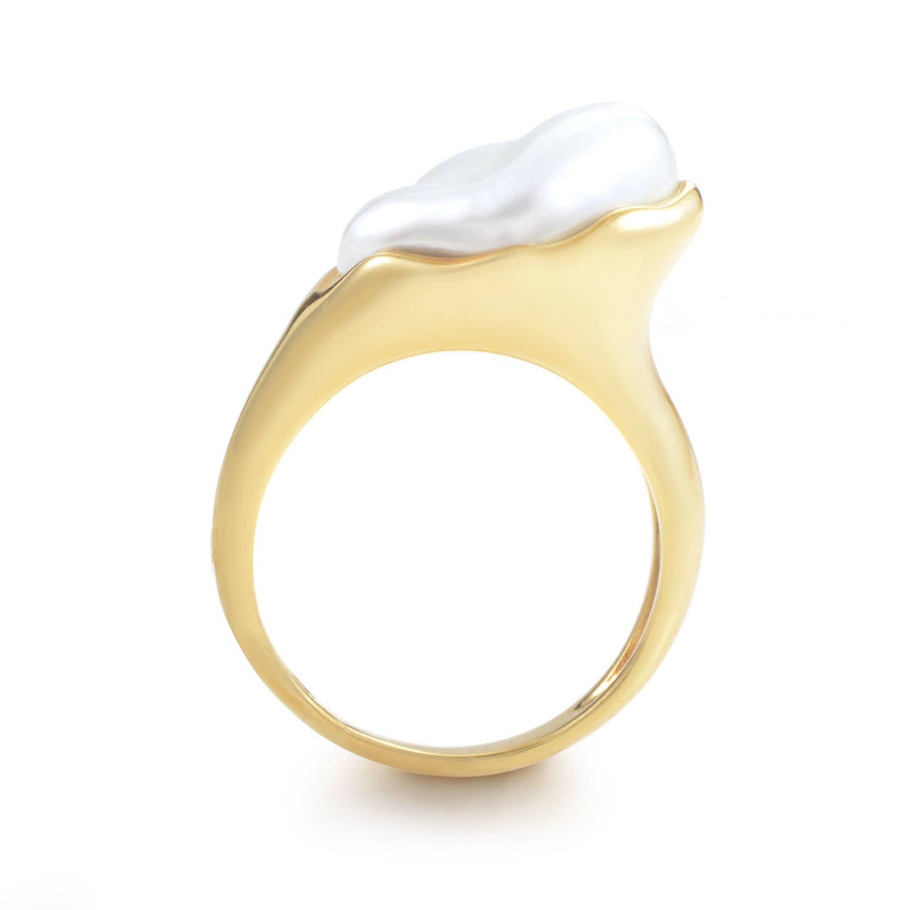 This ring from Tiffany & Co.'s Elsa Peretti collection has a delicate design that is unique but tasteful. The ring is made of 18K yellow gold and is accented with a single cultured white pearl.

Ring Size: 9.5 (60 1/4)
