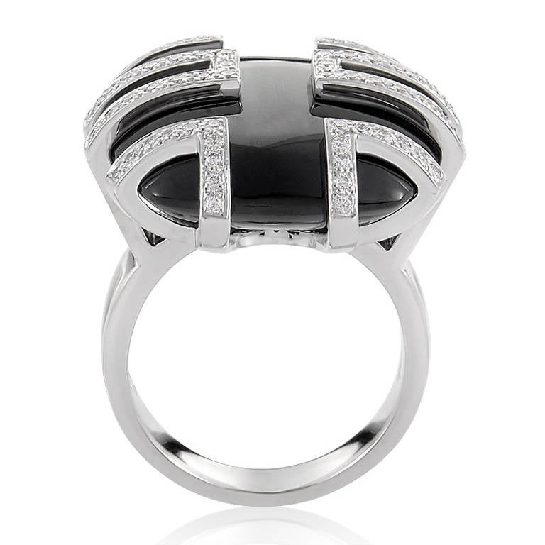Le Baiser du Dragon from Cartier is an iconic collection with gorgeous East Asian influences. This ring from the collection is made of 18K white gold and holds a smooth black jade stone. The ring boasts a lovely overlay of diamond-set white gold in