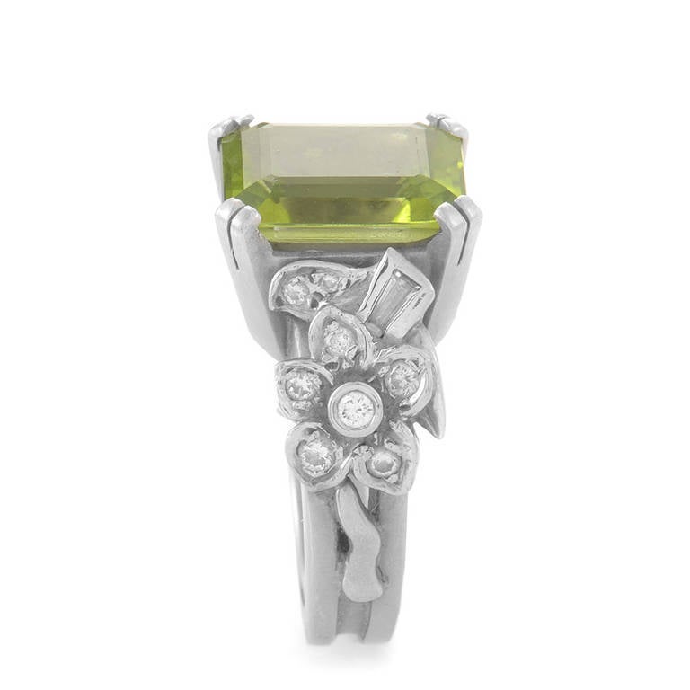 Kieselstein-Cord Peridot Diamond Platinum Ring In Excellent Condition In Southampton, PA