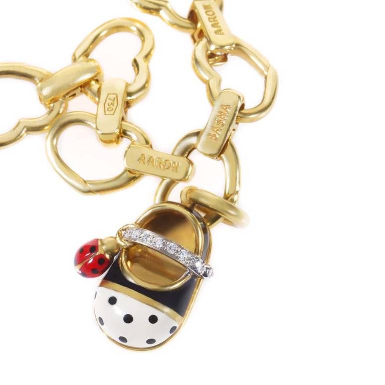 This playful charm bracelet from Aaron Basha is an absolute delight for the eyes! The bracelet is comprised of 18K yellow gold heart-shaped links and accented with four lacquered and diamond-set baby shoe charms.
Retail Price: $13,650.00 (Plus Tax)