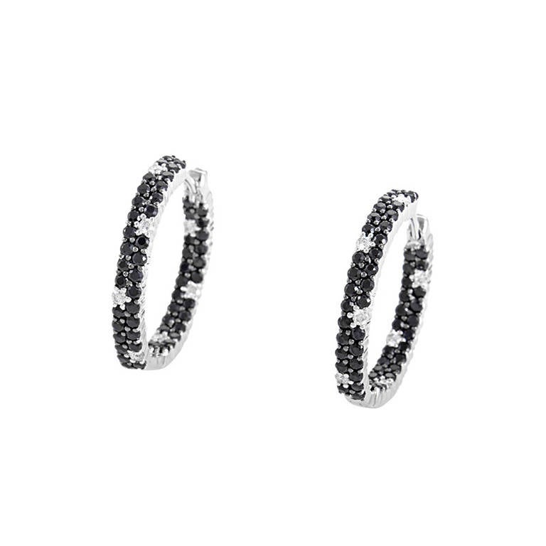 Dark and lovely, this pair of hoop earrings from Roberto Coin's Fantasia collection are sure to please! The earrings are made of 18K white gold and are set with ~2.45ct of black sapphires and studded with white diamonds.
Diamond Carat Weight:0.28