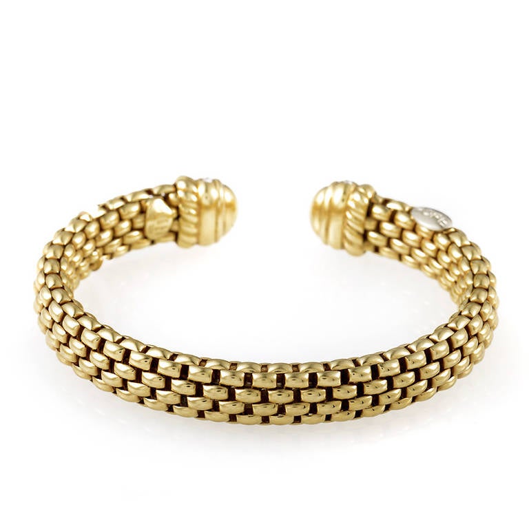 This ravishing bracelet from Fope has a decadent design that is unlike any other! The bracelet is made of woven 18K yellow gold and features ends capped off with diamond-set yellow gold.
Diamond Carat Weight: 0.33