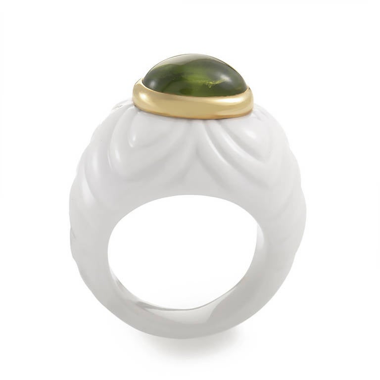 This stunning ring from Bvlgari has a lovely look that is both unique and luxurious. The ring is made of pristine white ceramic, and features a peridot cabochon set in 18K yellow gold.
Included Items: Manufacturer's Box
Ring Size: 5.0 (49)
