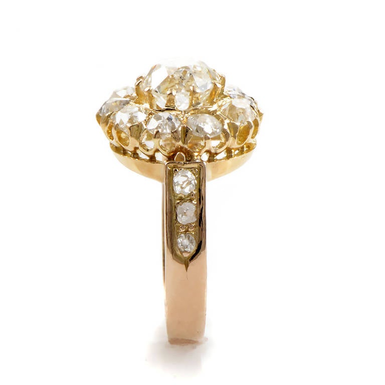 Edwardian Diamond Yellow Gold Cluster Ring In Excellent Condition In Southampton, PA