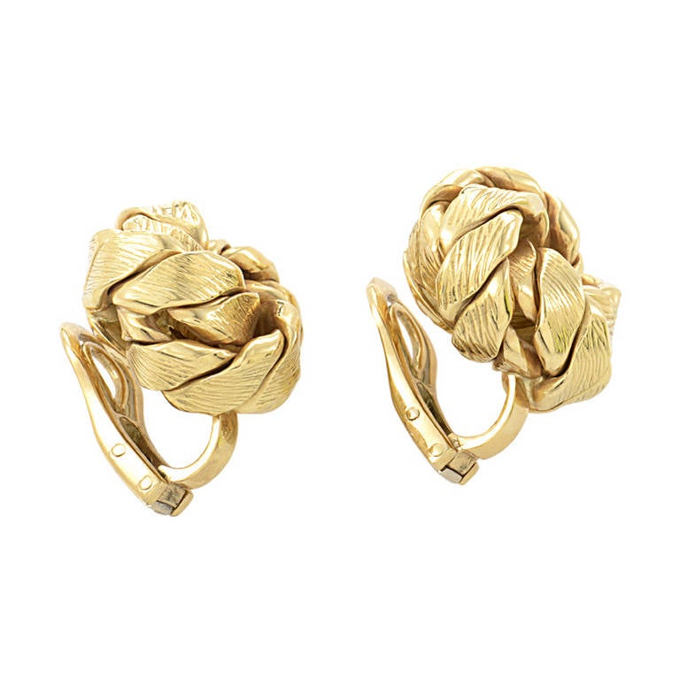 This dazzling pair of earrings from Tiffany & Co. have a rustic look that is still very luxurious. The earrings are made of solid 18K yellow gold, and each boasts a knotted design that is quite eye-catching.