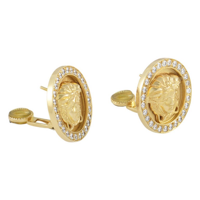 The Versace Medusa-head is a symbol of status and across the world. This dazzling vintage pair of earrings from Versace displays the well known symbol in the forefront of the design and accents them with glittering diamond-set bezels.
Diamond Carat
