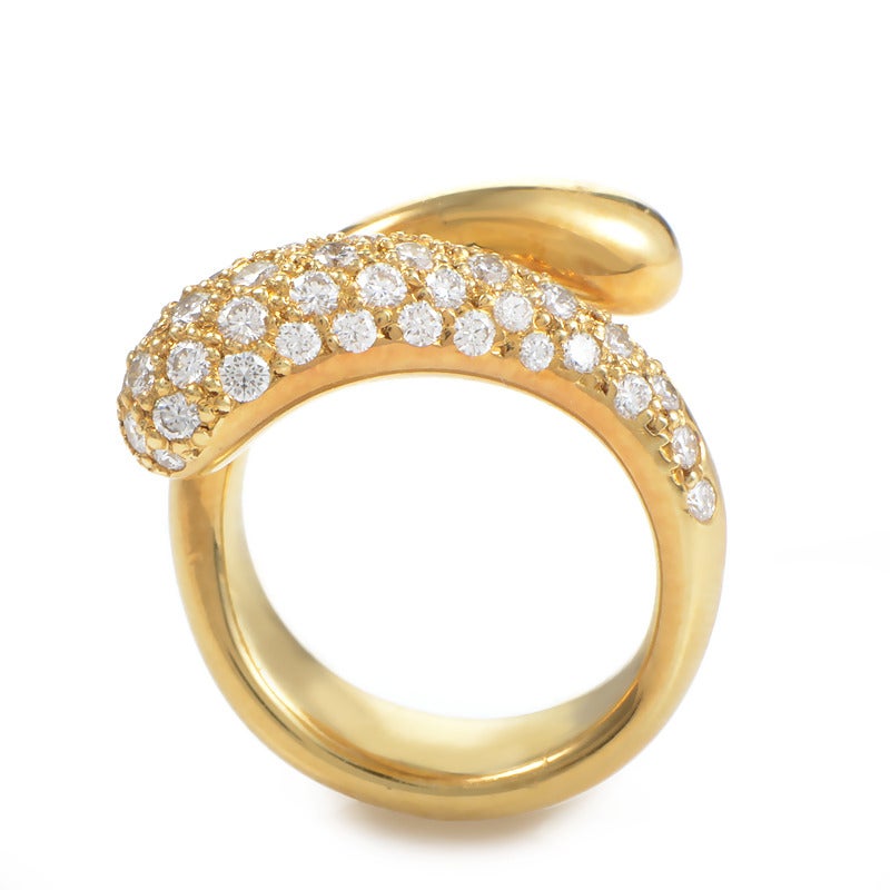 Fluid and free, this ring from Elsa Peretti for Tiffany & Co. has a tasteful design that is quite eye-catching. The ring is made of 18K yellow gold and boasts a twisted teardrop design partially set with a diamond pave.
Ring Size: 4.0 (46