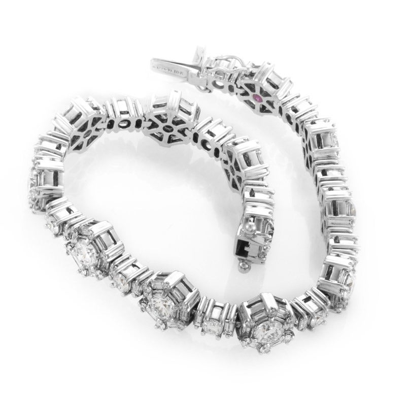 Brilliant, beautiful, and breathtaking, this diamond-set bracelet from Roberto Coin is without comparison! The bracelet is made of 18K white gold and is entirely set with plush white diamonds.
Diamond Carat Weight: 9.80
Retail Price: $37,500.00