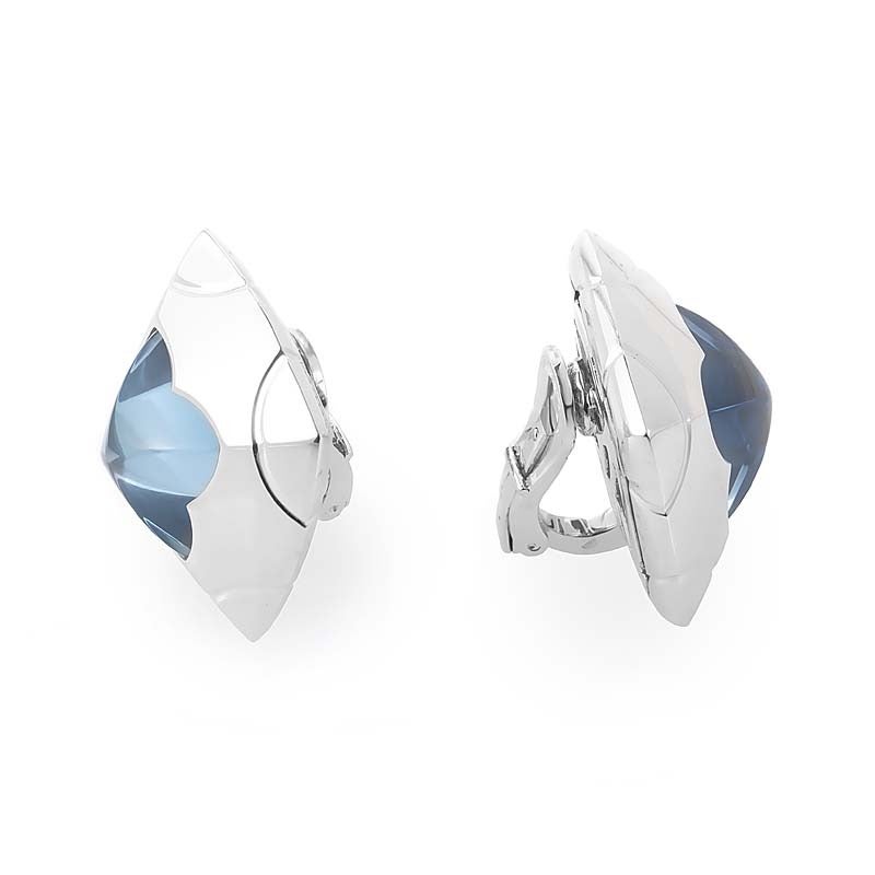 The Piramide collection from Bulgari plays on the pyramid shape to make some truly exceptional jewelry. This pair of earrings are made of 18K white gold and are set with topaz accents for a gorgeous hint of color.
Retail Price: $6,600.00 (Plus Tax)