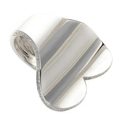 Roger Dubuis Diamond White Gold Curved Heart Ring (en anglais)