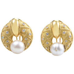 Yanes Diamond Pearl Hammered Yellow Gold Earrings
