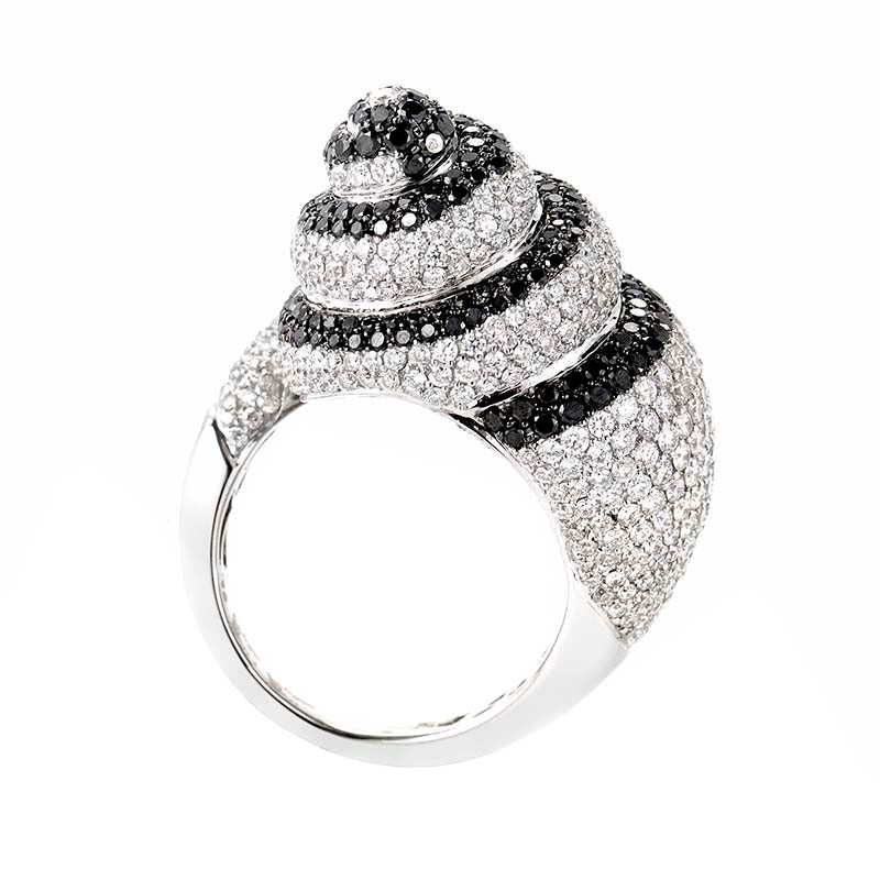 Odelia Multi-Diamond White Gold Seashell Ring