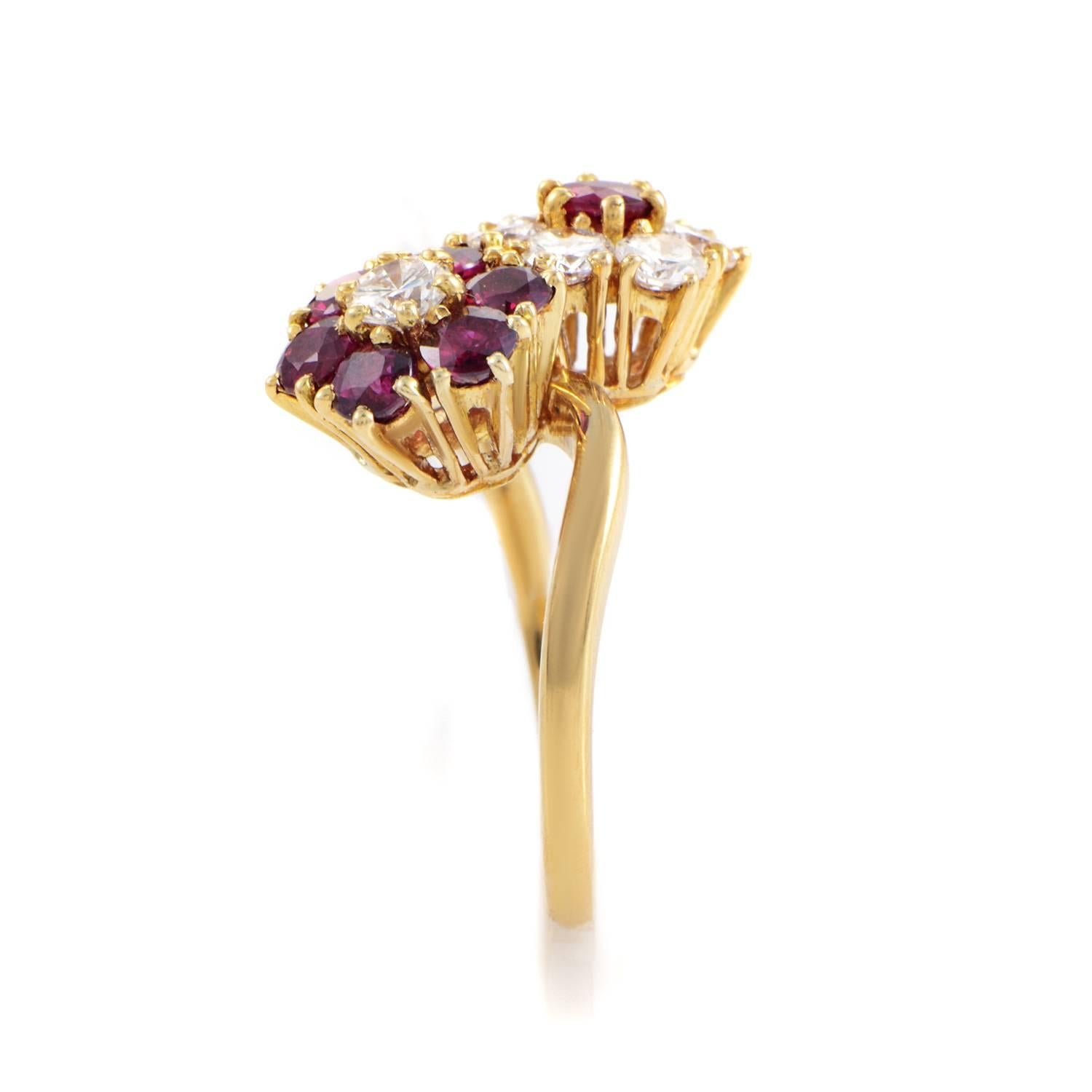 Van Cleef & Arpels Ruby Diamond Gold Flower Ring In Excellent Condition In Southampton, PA