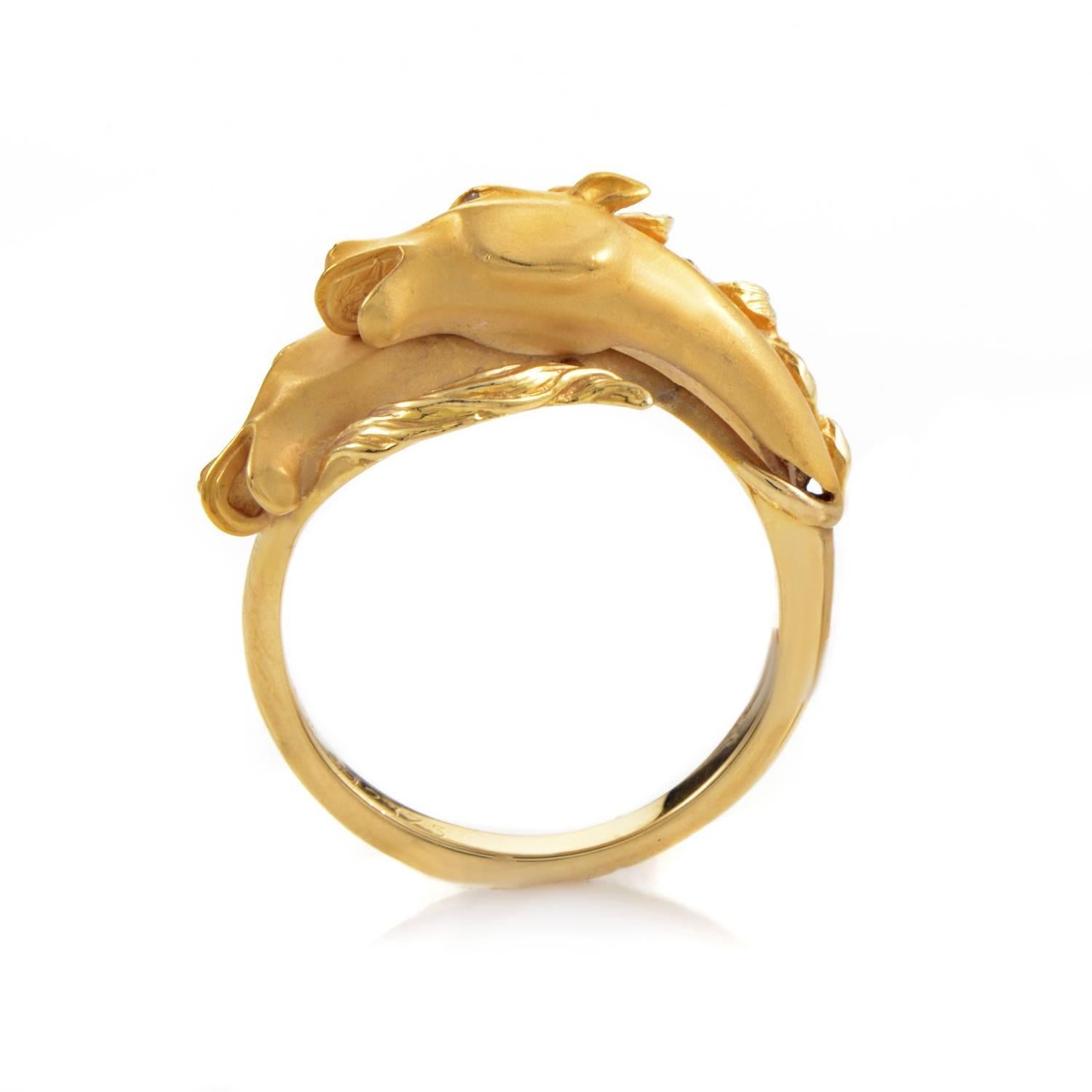 Horses take on luxurious velocity in this compelling ring design from Carrera y Carrera. Two equine busts vie for the lead in this ring's ascent of 18K Yellow Gold. The precious metal flows with fine detail as their manes ripple in the wind, while