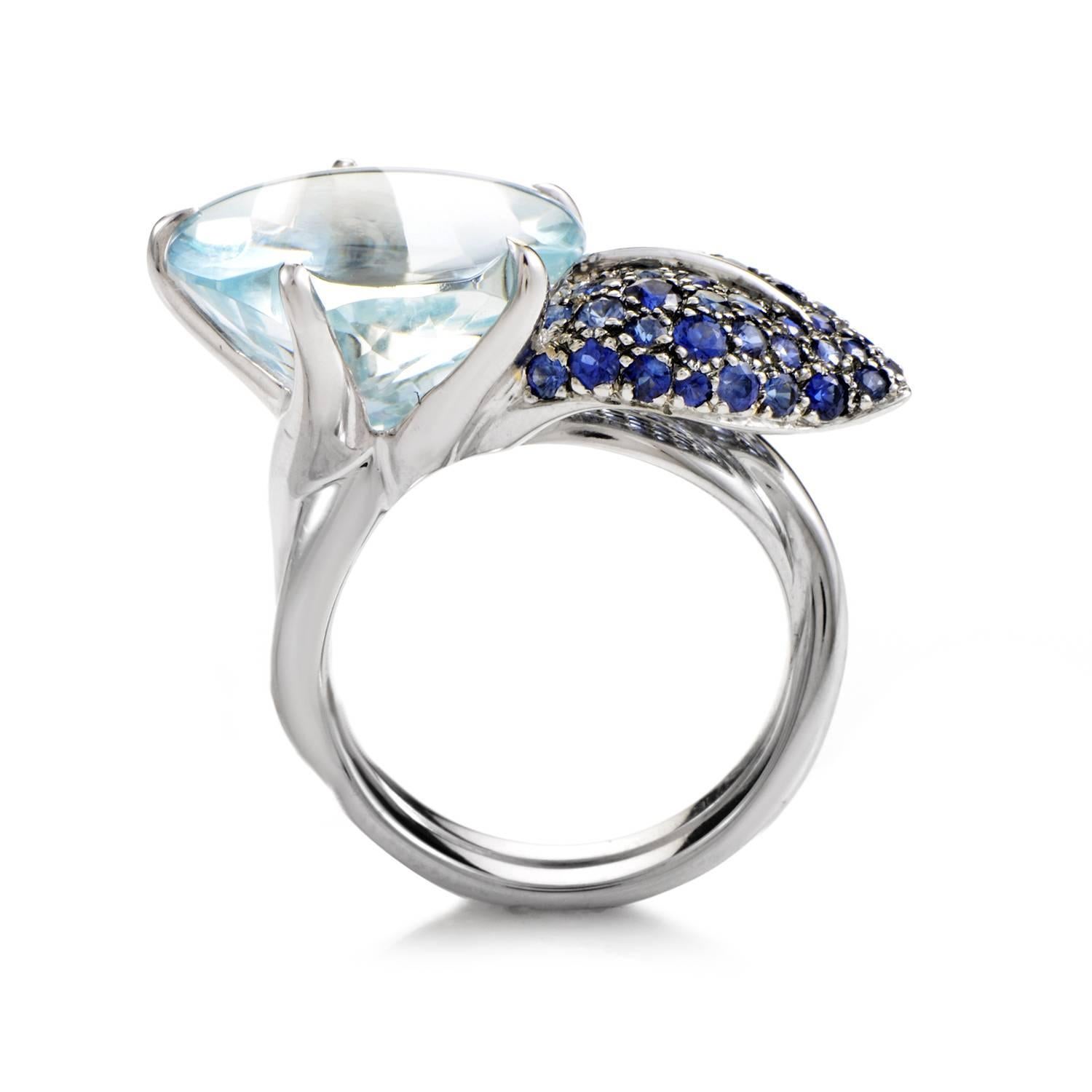 Extremely tasteful and pleasingly elegant, the utterly harmonious blend of sapphire’s royal nuance and the splendid sparkle of a majestic aquamarine gives this exquisite 18K white gold ring from Chanel immense aesthetic quality.
Included Items: