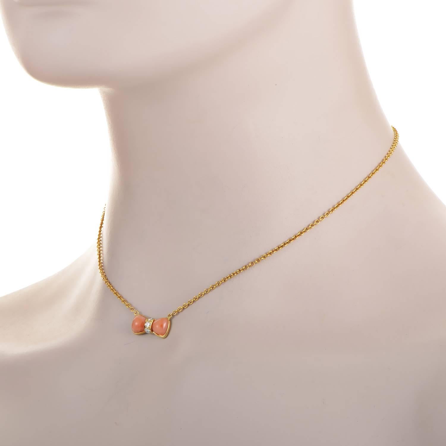 Boasting the magnificent mild-toned coral stone in the lovely bow-tie pendant, this elegantly subtle necklace from Van Cleef & Arpels produces also delicate glisten by employing sparkly diamonds in its central spot.
Approximate Dimensions: Drop of