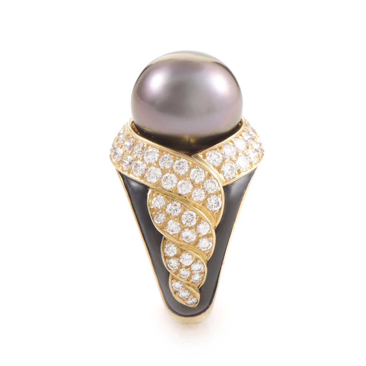 Van Cleef & Arpels Black Pearl Gold Ring In Excellent Condition In Southampton, PA