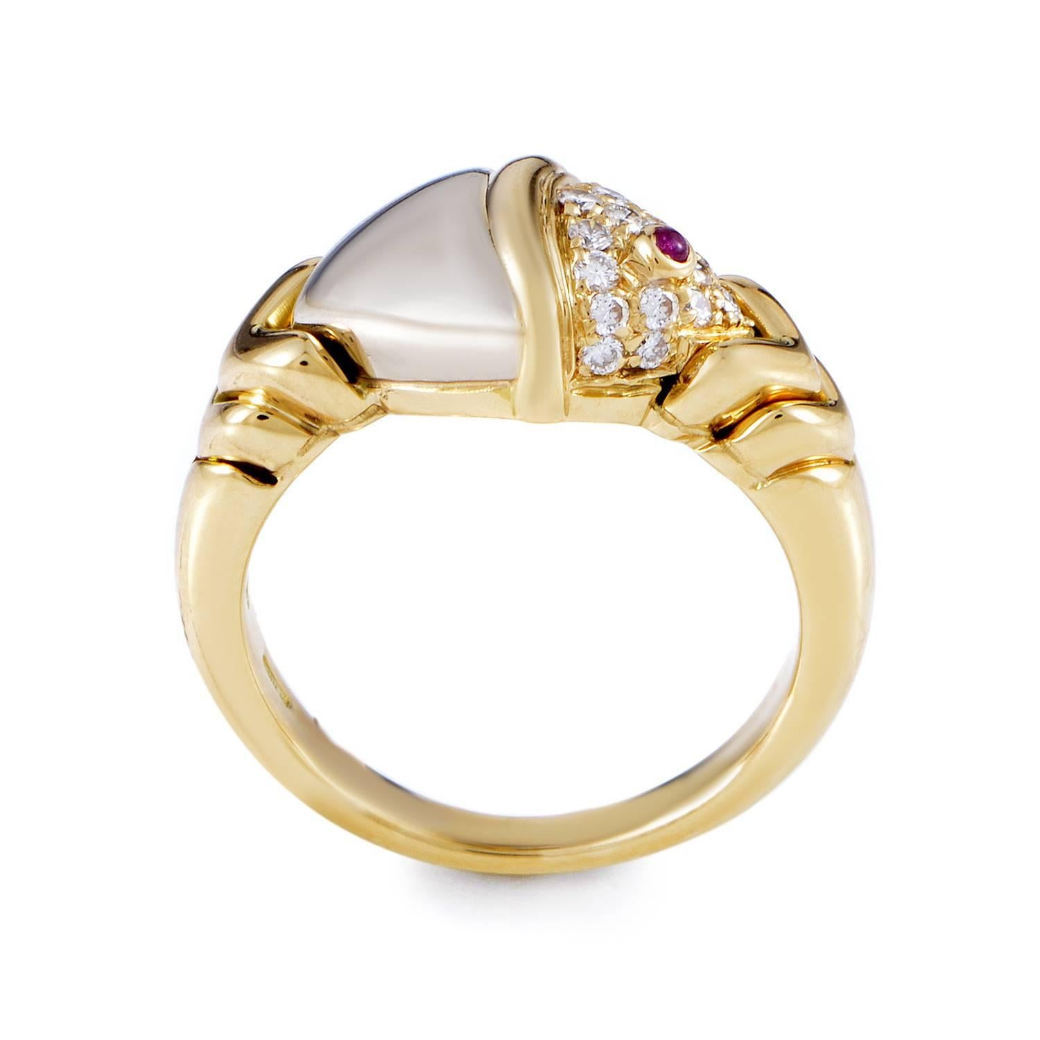 From a classically shaped body emerges extraordinary décor, with the warm tone of 18K yellow gold given a cool shimmering twist in the form of 18K white gold and embellished with 0.30ct of glistening diamonds among which a single ruby exudes its