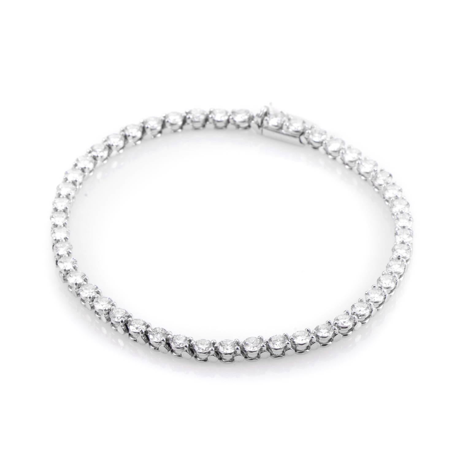 With elegant simplicity in design and lavish prestige in selection of materials, this magnificent bracelet from Cartier exudes a luxurious allure through the gleam of platinum and sparkle of diamonds weighing in total 4.80 carats.
Included Items: