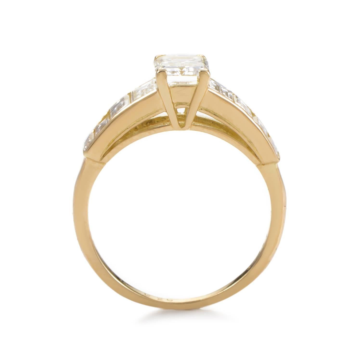 A neat arrangement of diamond stones amounting to 2.00 carats leads the eye up to the central spot of this magnificent 18K yellow gold engagement ring from Van Cleef & Arpels, where a spellbinding 0.86ct central diamond produces exceptional