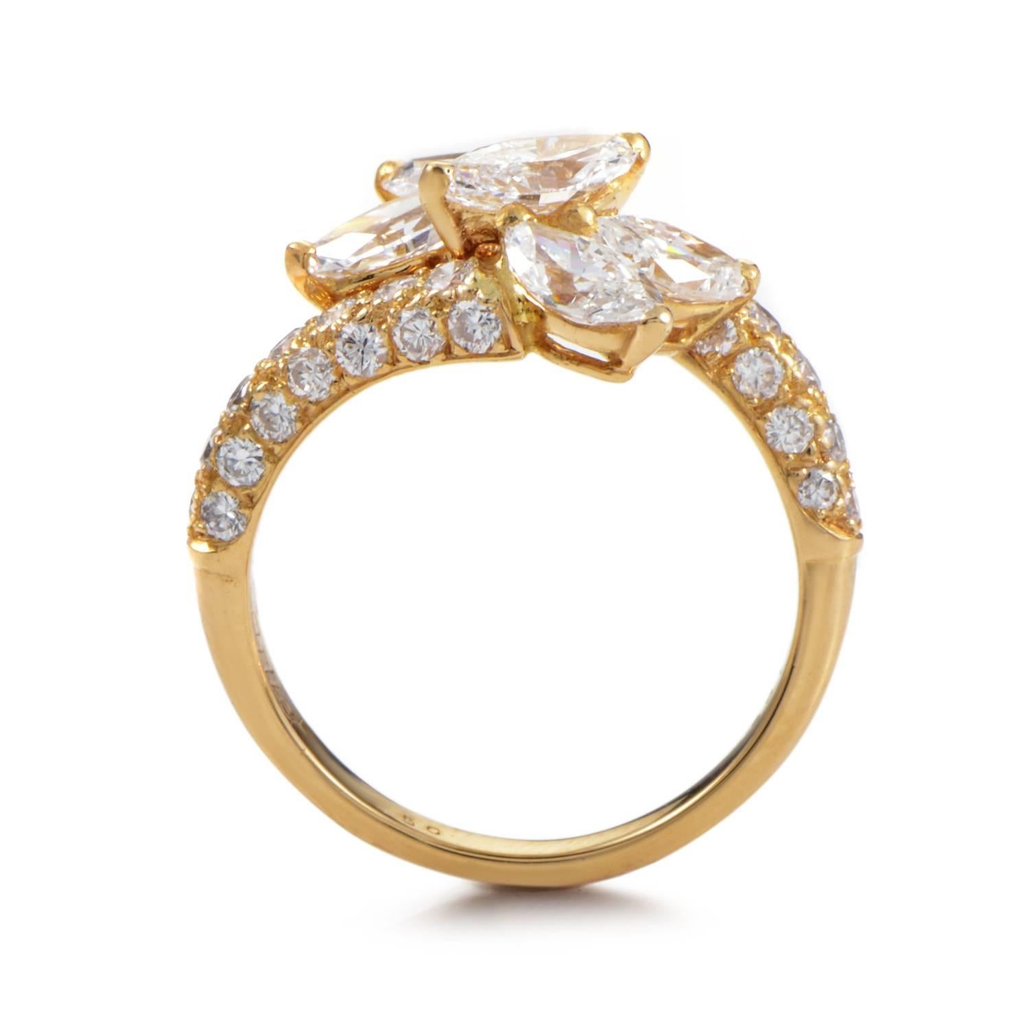 Spellbinding and eye-catching with its majestic sparkle and mesmerizing depth, the amazing arrangement of diamonds in this enchanting ring from Cartier weighs in total approximately 3.25 carats and blends tastefully with 18K yellow gold.
Included