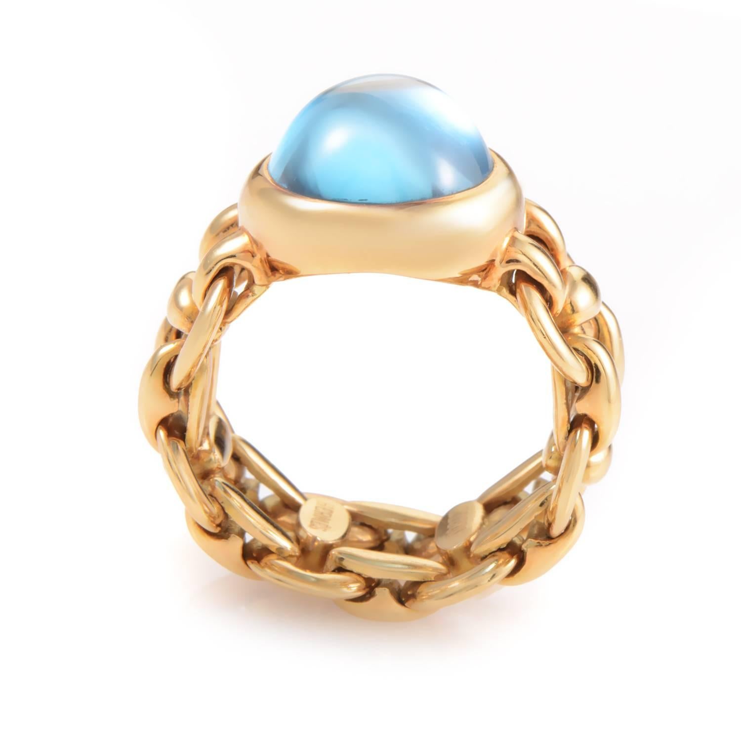 An elegant and sophisticated design with an ingenious twist, this extraordinary ring from Hermès showcases the brand's unrelenting drive to push the boundaries of conventional jewelry, featuring radiant 18K yellow gold chain for a body and a