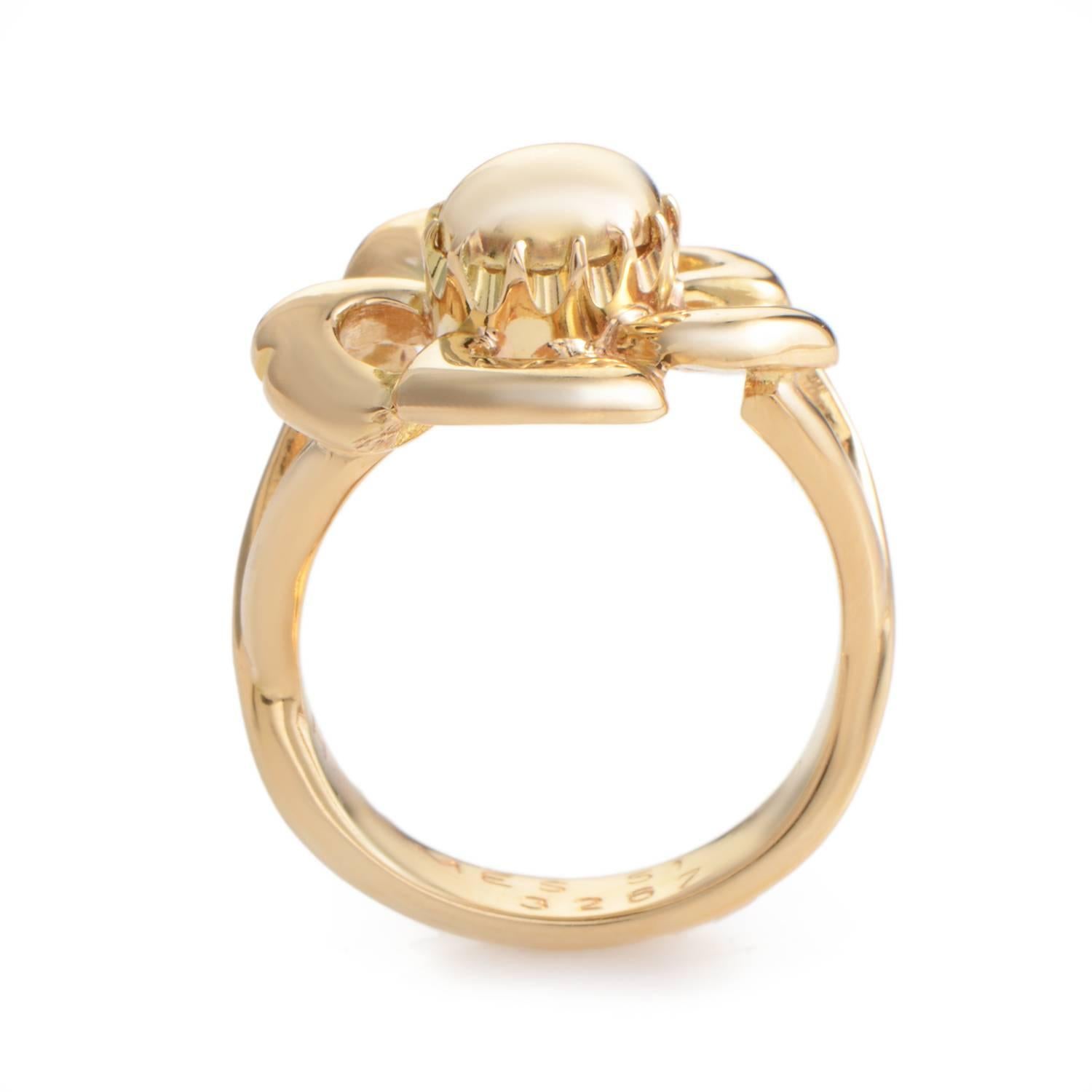 Simplicity and creativity combine in this delightful ring from Hermès, depicting a flower in a graceful and charming manner while the sheer intrinsic radiance of 18K yellow gold is brought out by exquisite crafting and finish.
Ring Size: