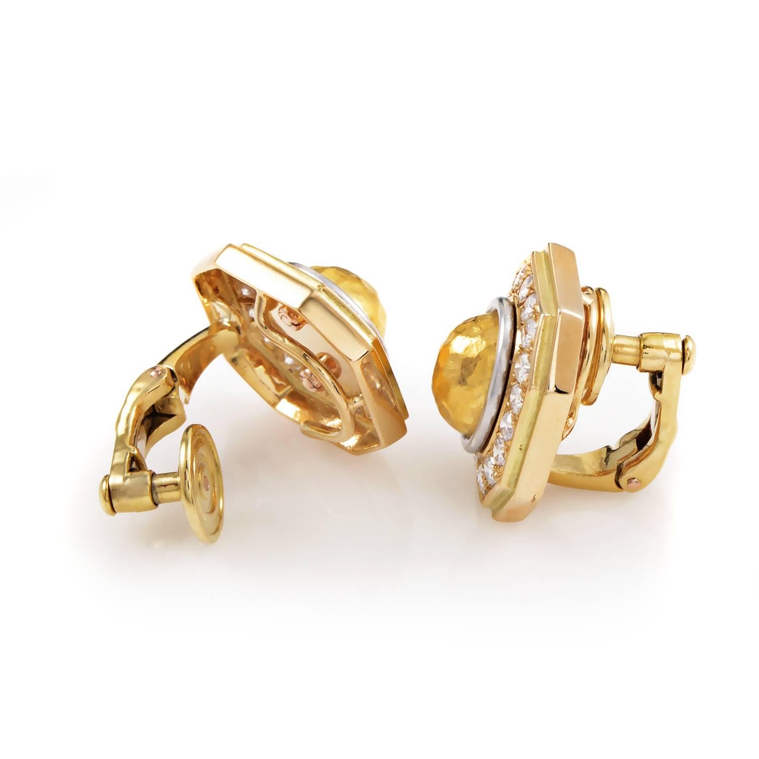 Marvelously ornamented in a manner that produces a gorgeous oriental appeal, these exceptional earrings from Chaumet are made of expertly crafted 18K yellow gold and embellished with approximately 2.50 carats of glittering diamonds.
Included Items: