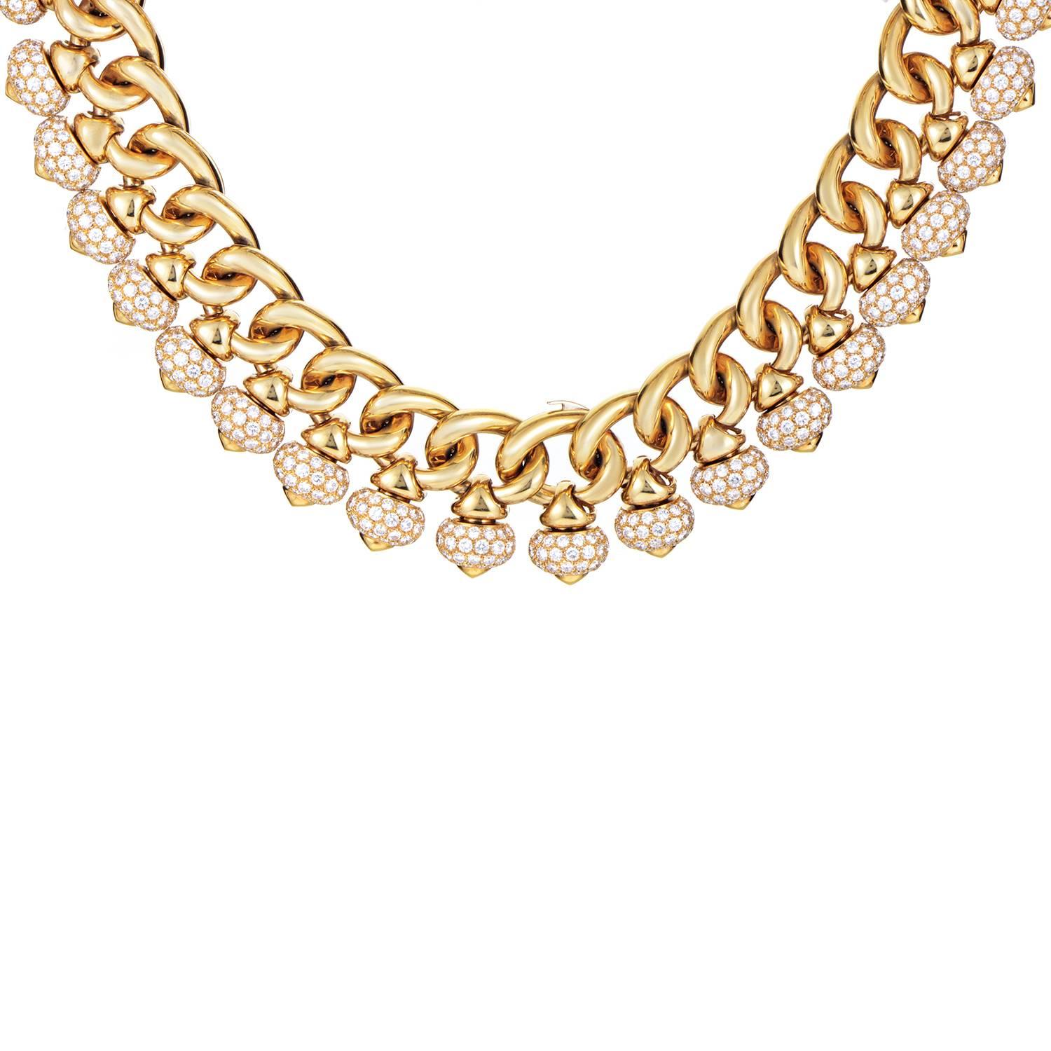 A bold statement of prestige and class, this astonishing necklace from Bulgari is a magnificent piece that exudes sheer luxury through the alluring radiance of 18K yellow gold and glamorous brilliance of diamonds amounting approximately to 45.00