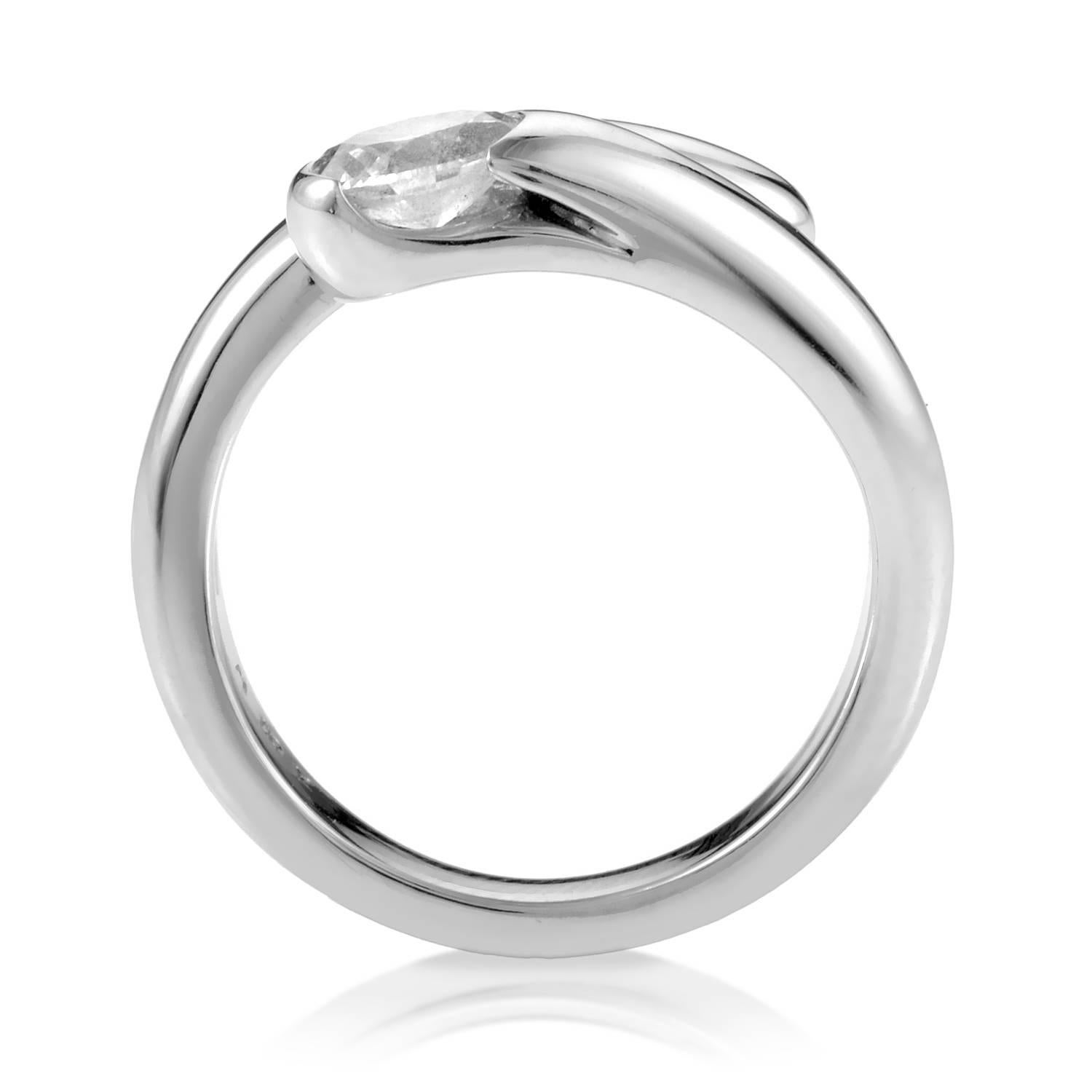 A slightly offbeat design that exudes an intriguing allure, this lovely ring from Bulgari is made of splendidly gleaming 18K white gold with a marvelous diamond weighing approximately 0.60 ct set on top.
Ring Size: 5.5 (50 1/4)
Ring Top