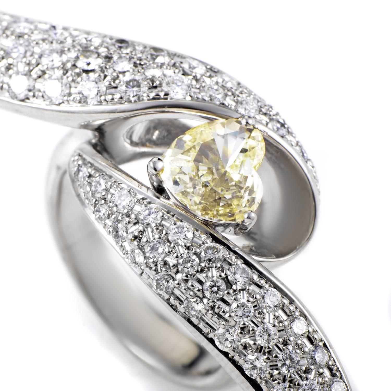 Women's LIght Fancy Yellow and White Diamond Platinum Ring