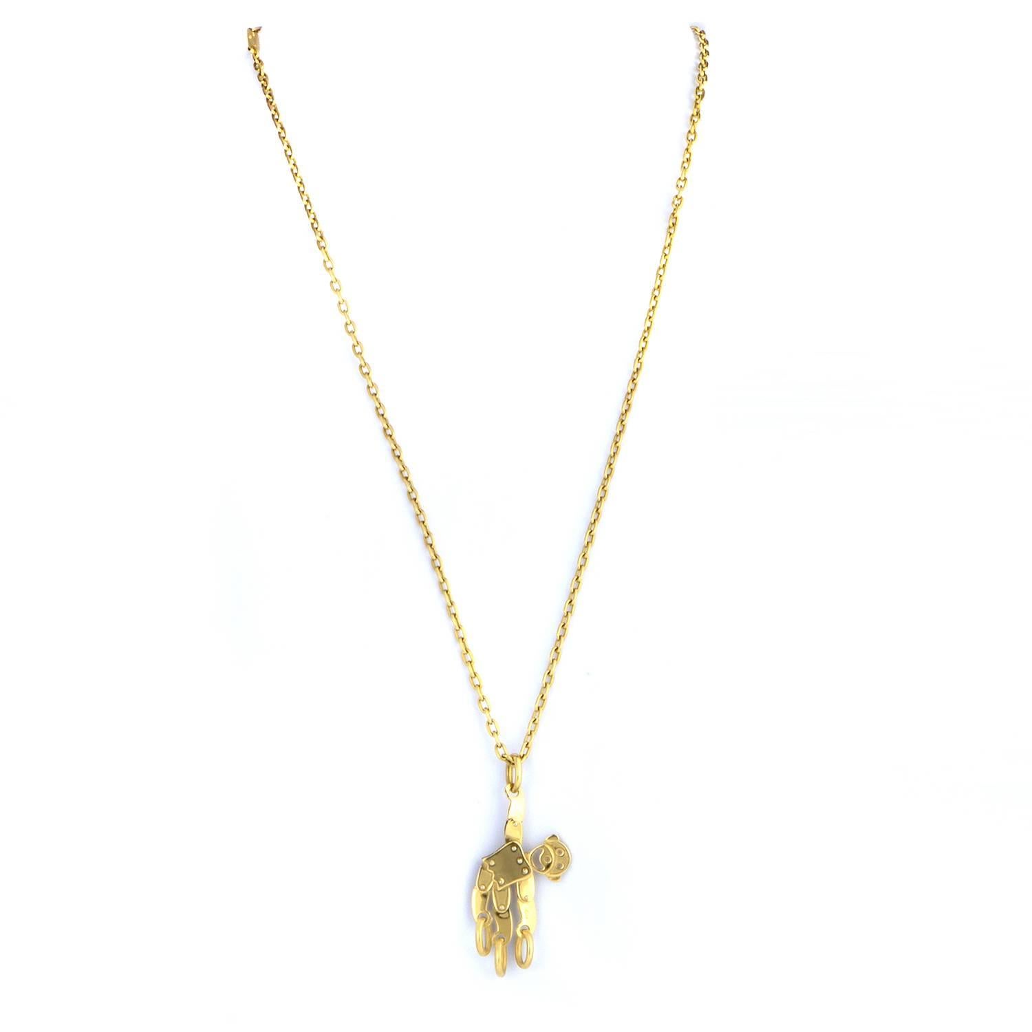 Featuring an elegantly slim chain and an adorably offbeat pendant in the form of a monkey, this splendid necklace from Pomellato is a lovely item that employs luxurious 18K yellow gold radiance for an enchanting allure.
Included Items: